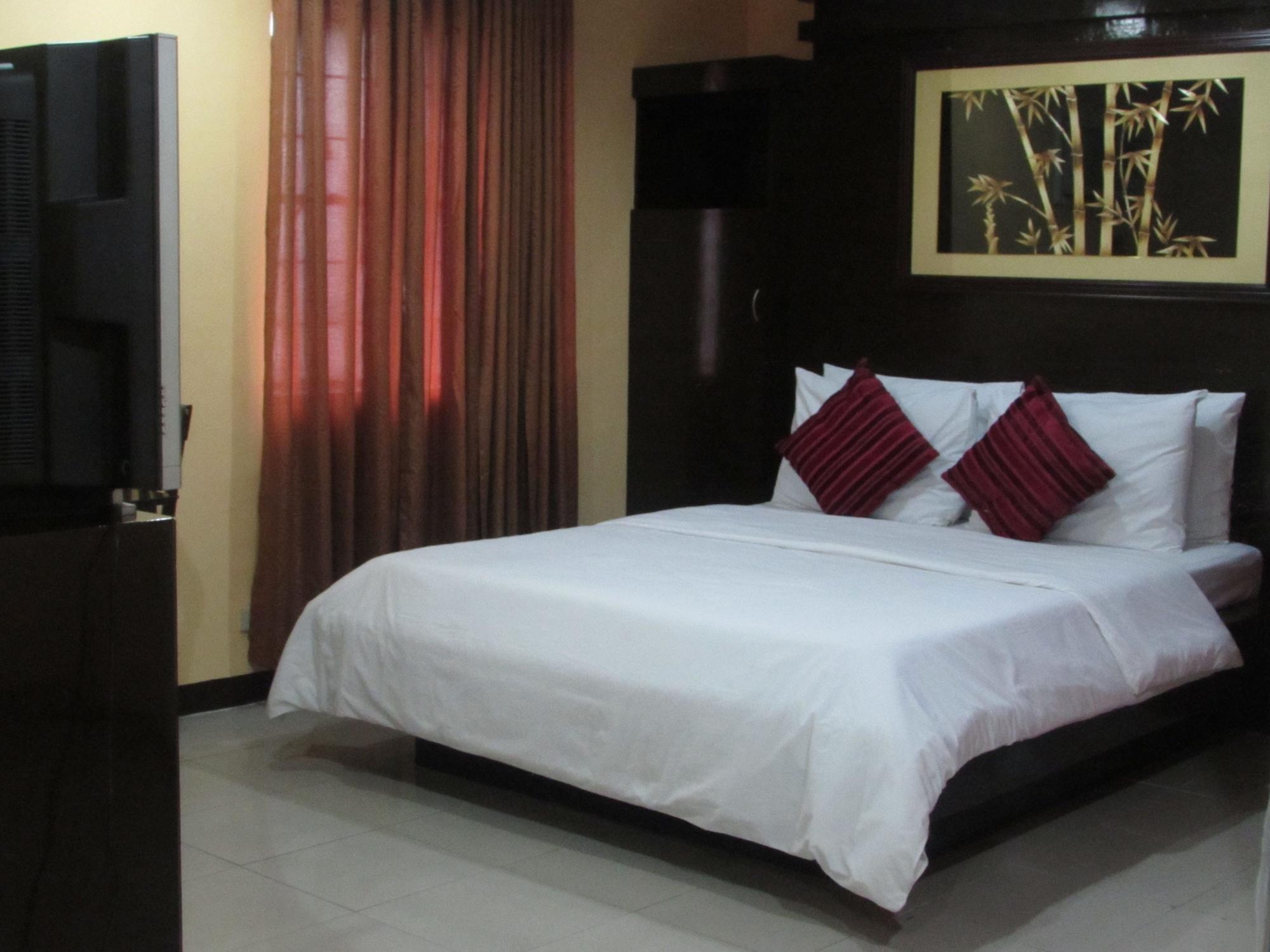 Oyster Plaza Hotel Paranaque City Bagian luar foto