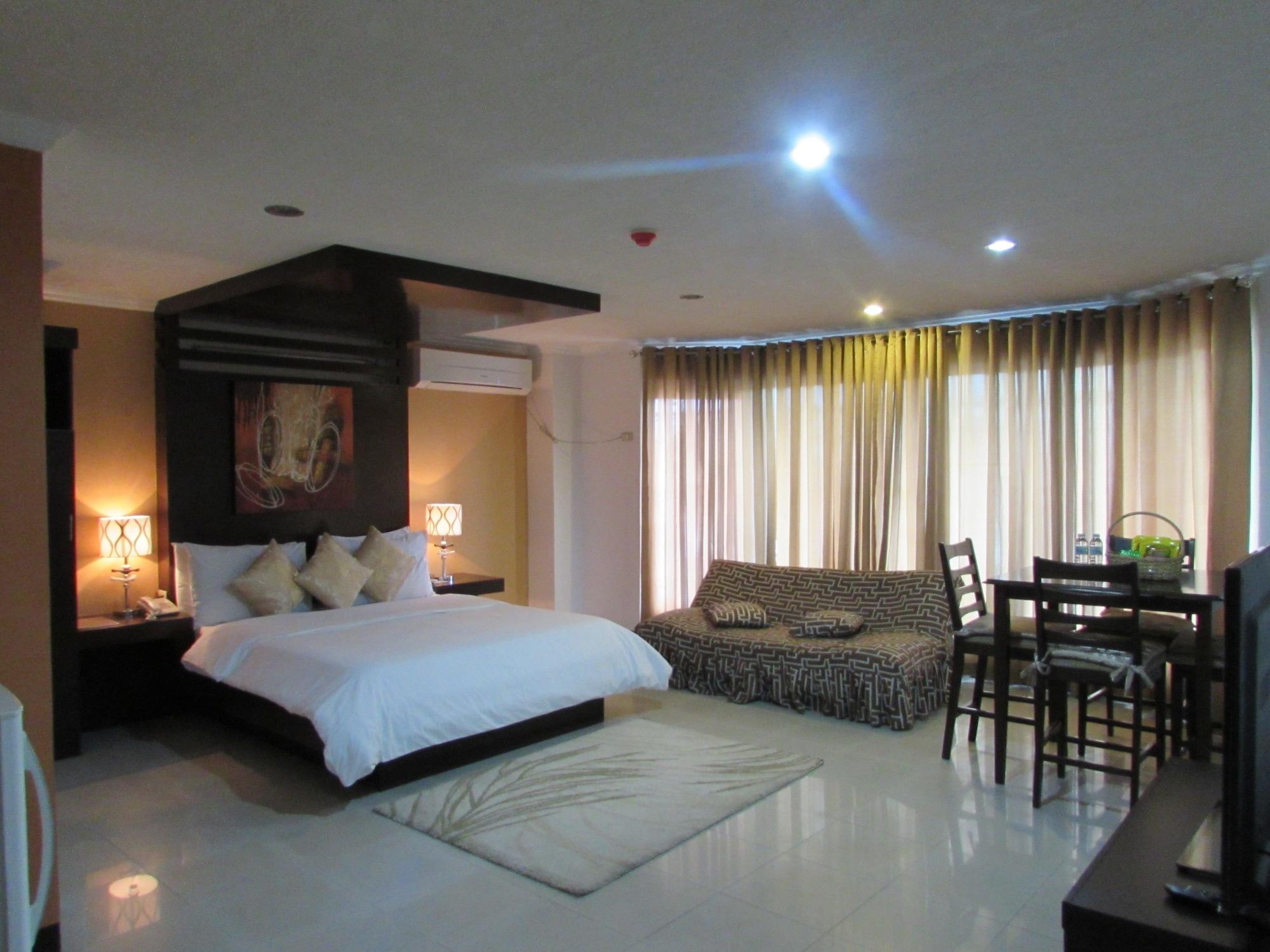Oyster Plaza Hotel Paranaque City Bagian luar foto