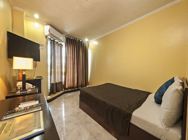Oyster Plaza Hotel Paranaque City Bagian luar foto